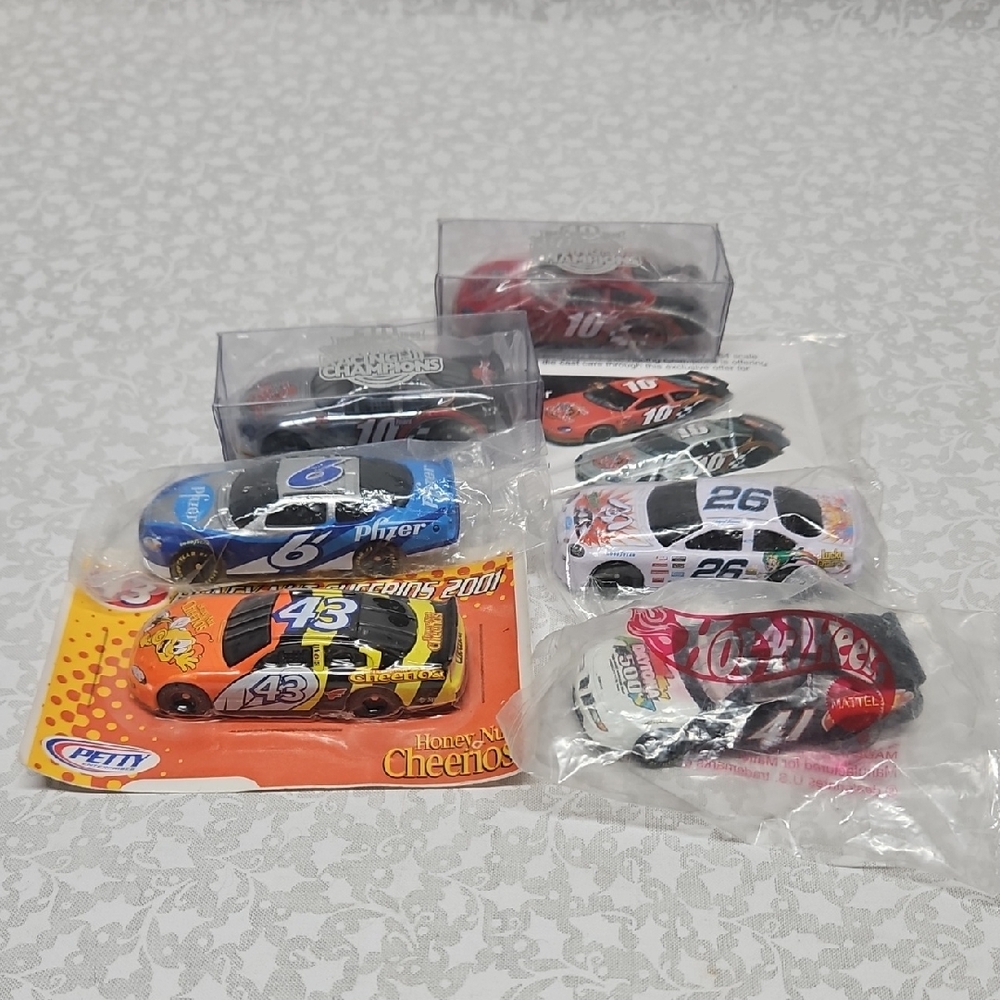 Promo 1:64 Scale Nascar Car Lot RC Anniversary Trix Pfizer Honey Nut Daytona